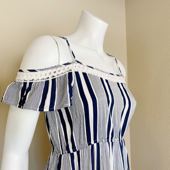 ❌SOLD❌ Pink blush | Blue and White Striped Maxi Dress | Size: S - Picture 4 of 9